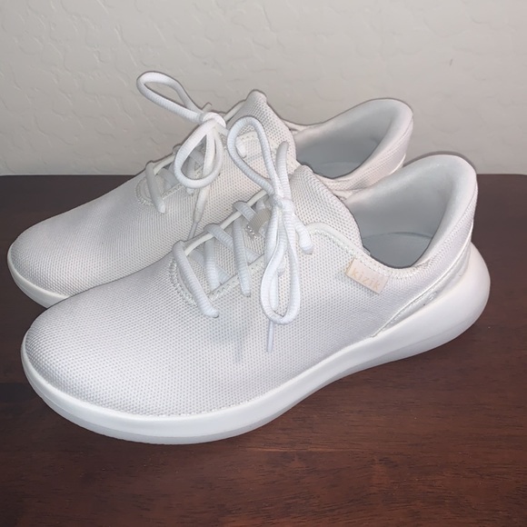 KIZIK MADRID HANDS FREE BRAND NEW IN BOX SIZE 9 GORGEOUS ATHLETIC SHOES - Picture 5 of 9